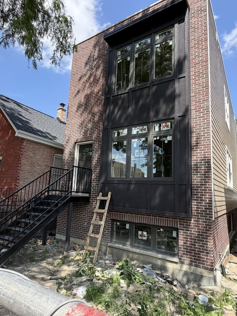 643 N Trumbull Avenue Property Photo 2