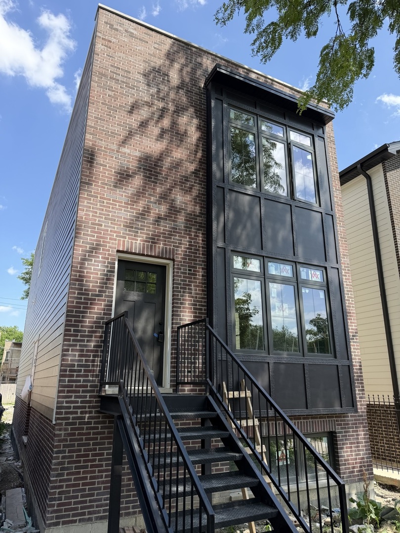 643 N Trumbull Avenue Property Photo 3