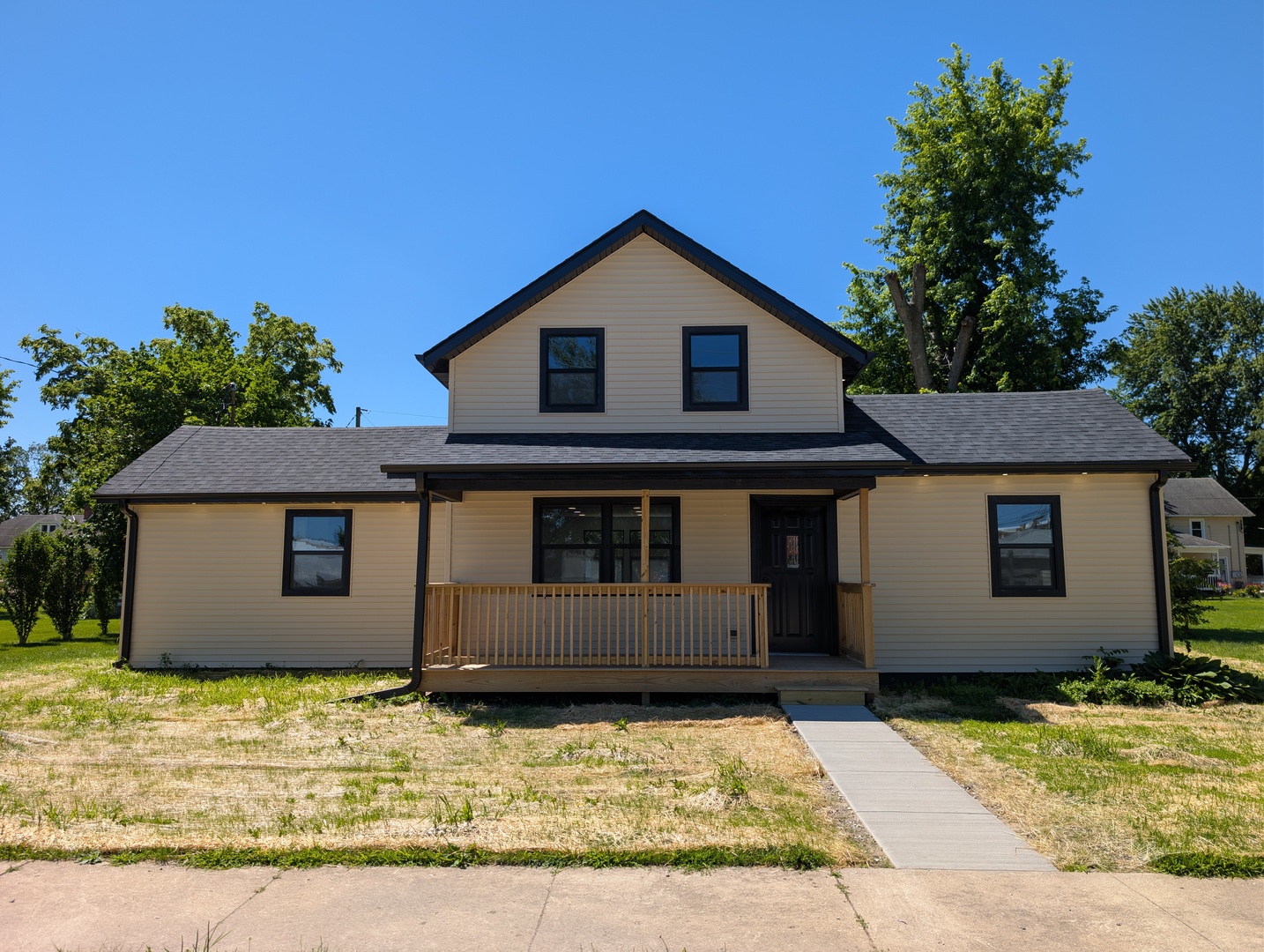 206 E Jefferson Street Property Photo 1