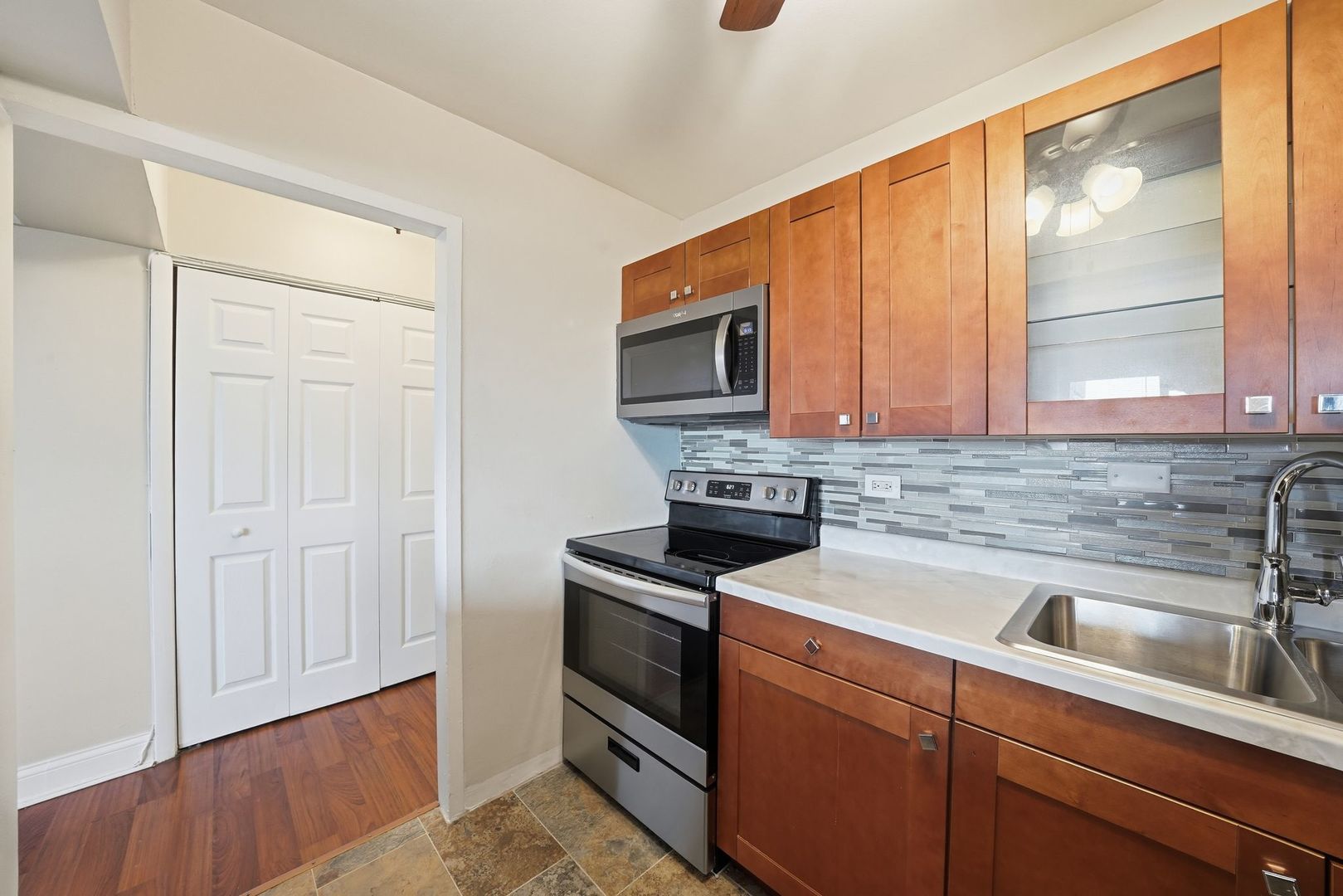 7337 S South Shore Drive 1030 Property Photo 8