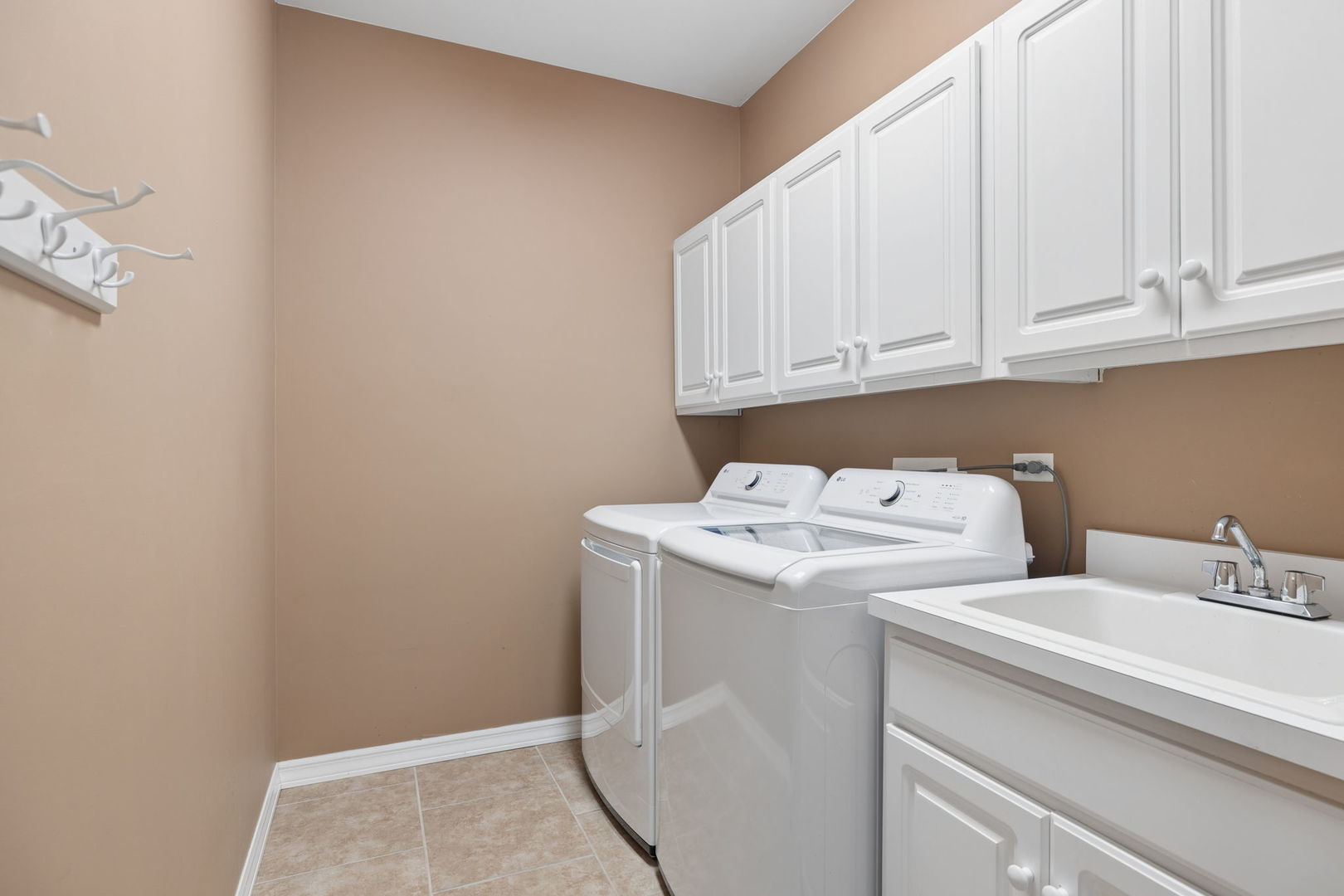 2612 Charlestowne Lane Property Photo 16