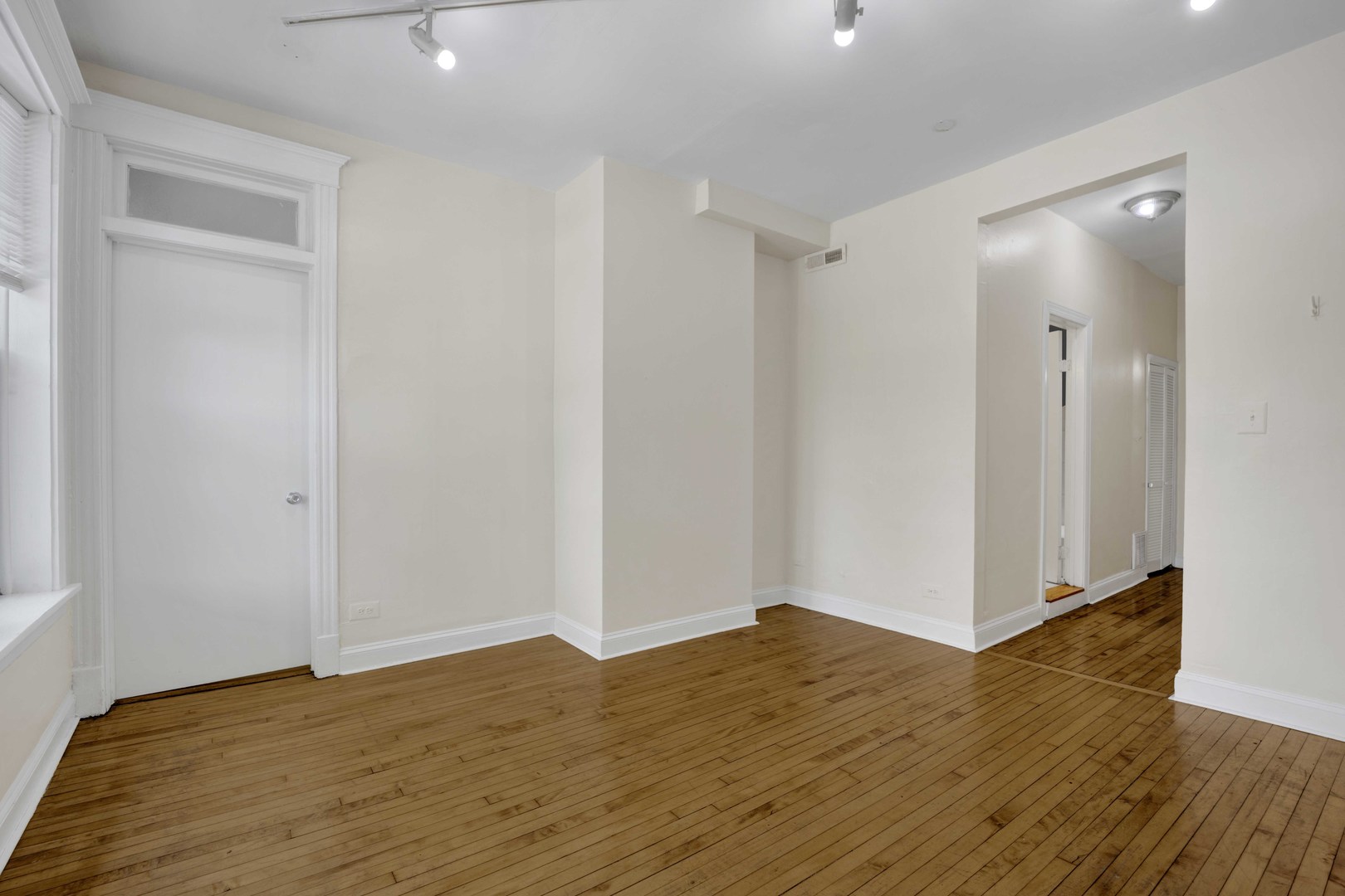 616 S Loomis Street 2 Property Photo 3
