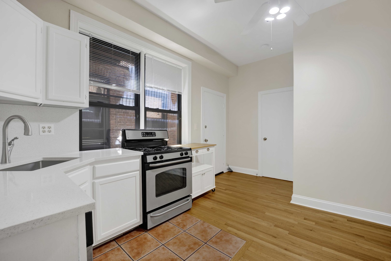 616 S Loomis Street 2 Property Photo 9