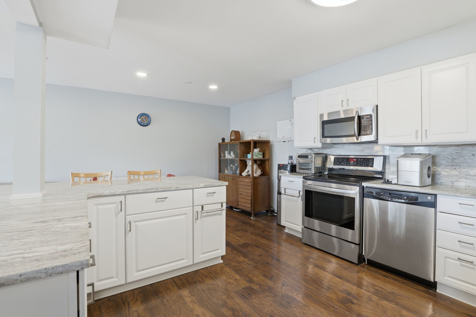 925 Spring Hill Drive 212 Property Photo 6