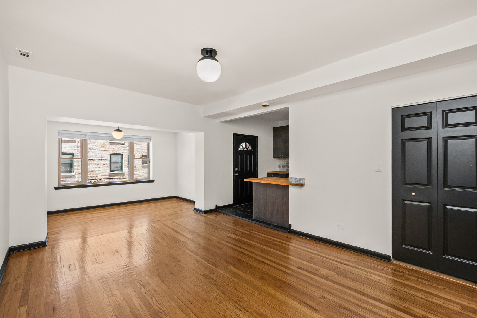 6808 S Paxton Avenue 2n Property Photo 2