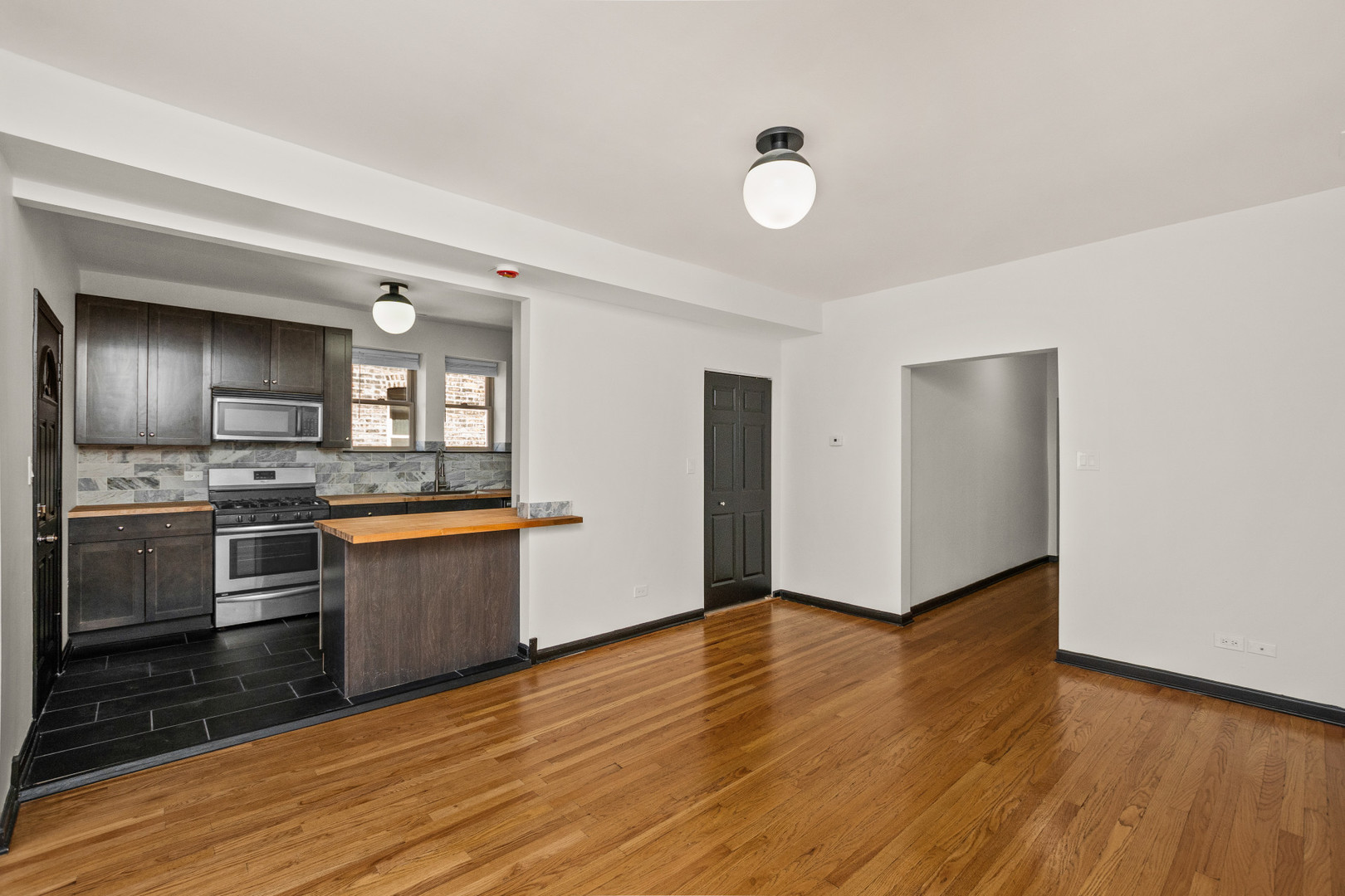 6808 S Paxton Avenue 2n Property Photo 3