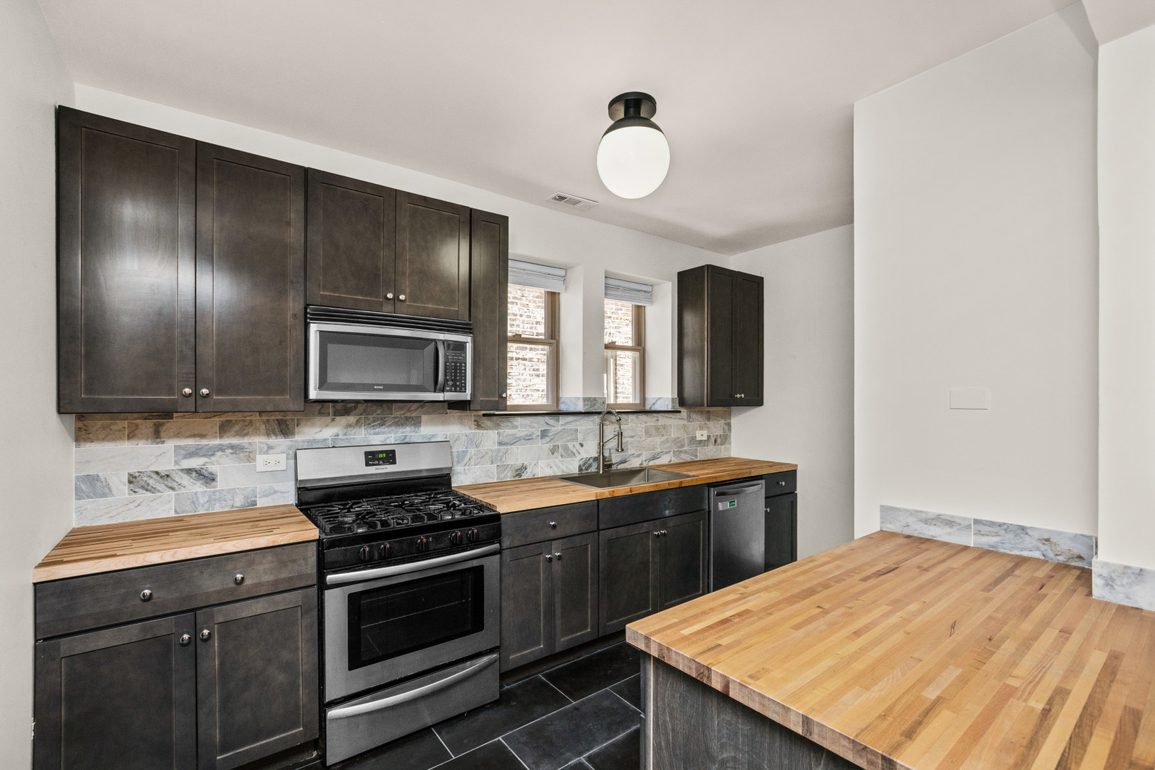 6808 S Paxton Avenue 2n Property Photo 4