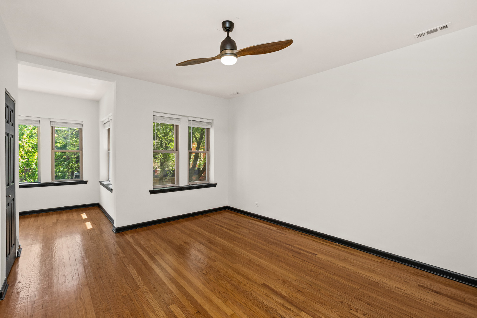 6808 S Paxton Avenue 2n Property Photo 8