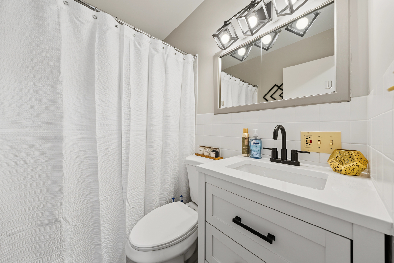 724 S New Street Property Photo 9