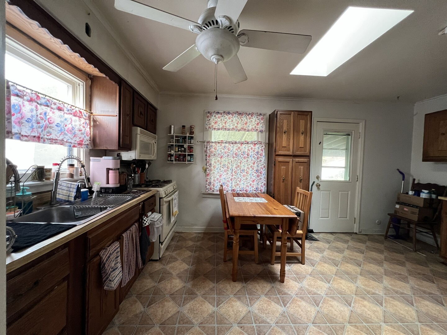21 S Seymour Avenue Property Photo 7