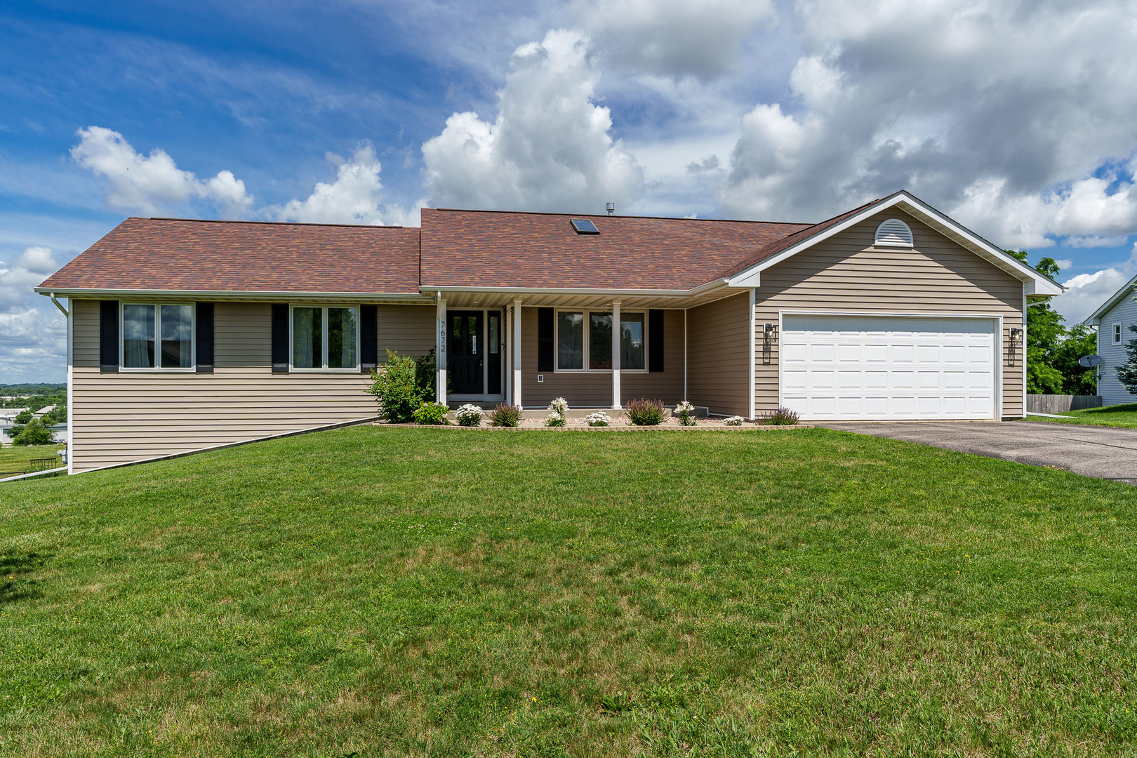7672 Hawks Ridge Property Photo 2