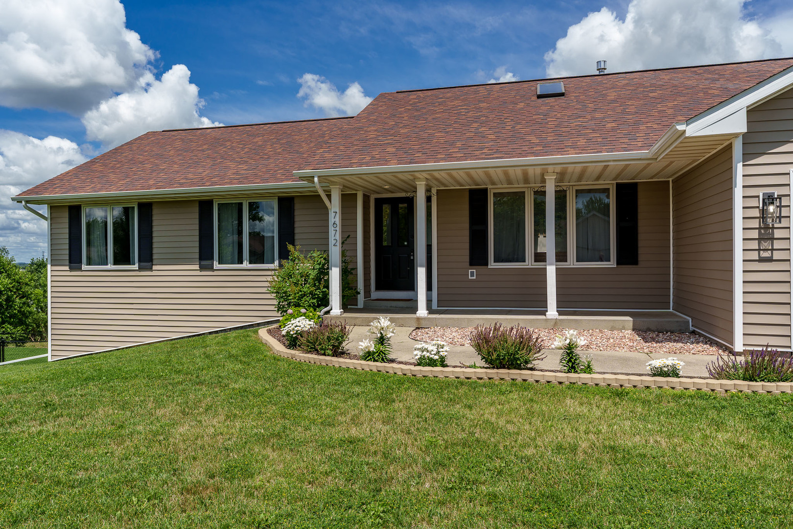 7672 Hawks Ridge Property Photo 3