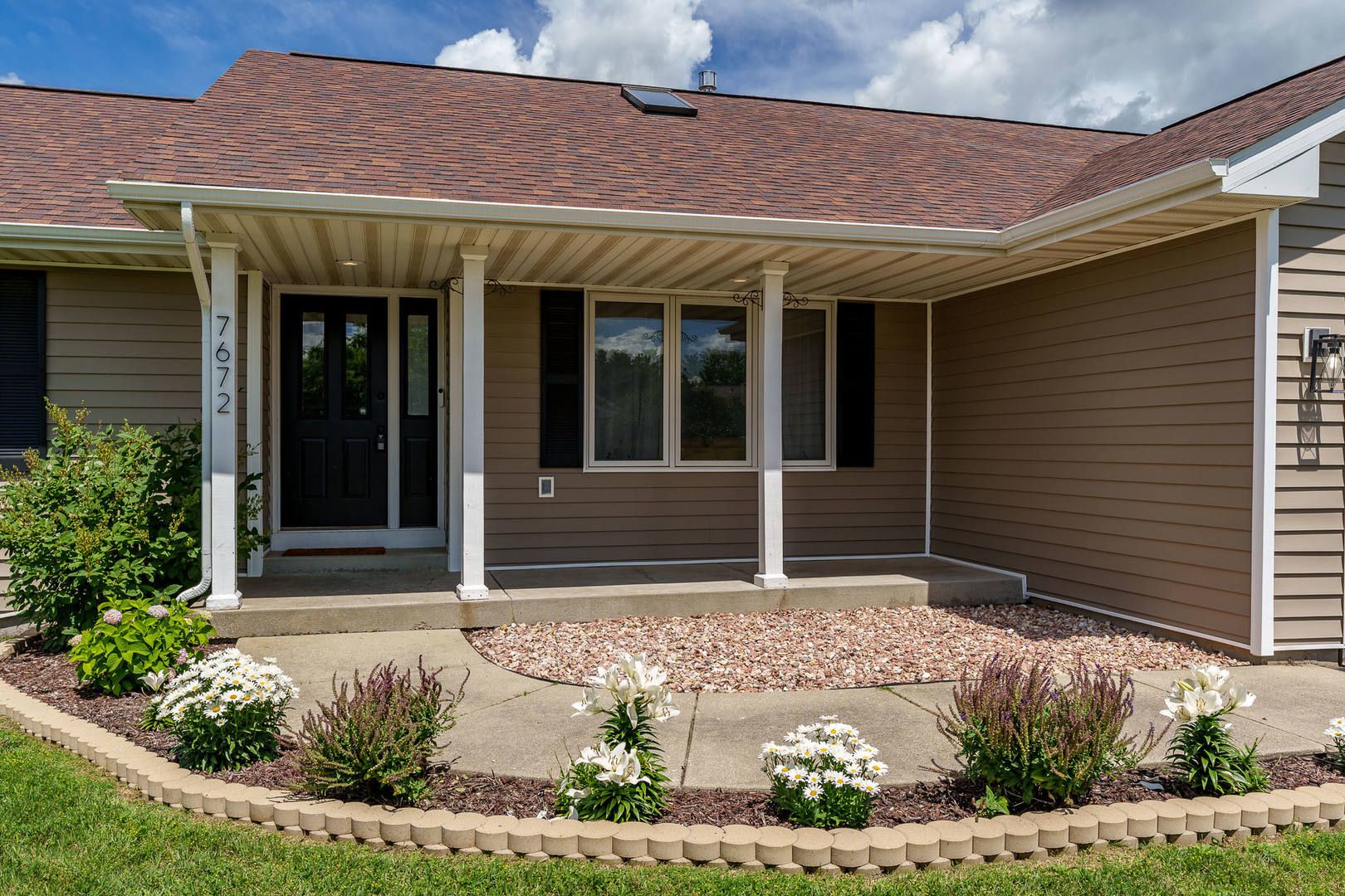 7672 Hawks Ridge Property Photo 4