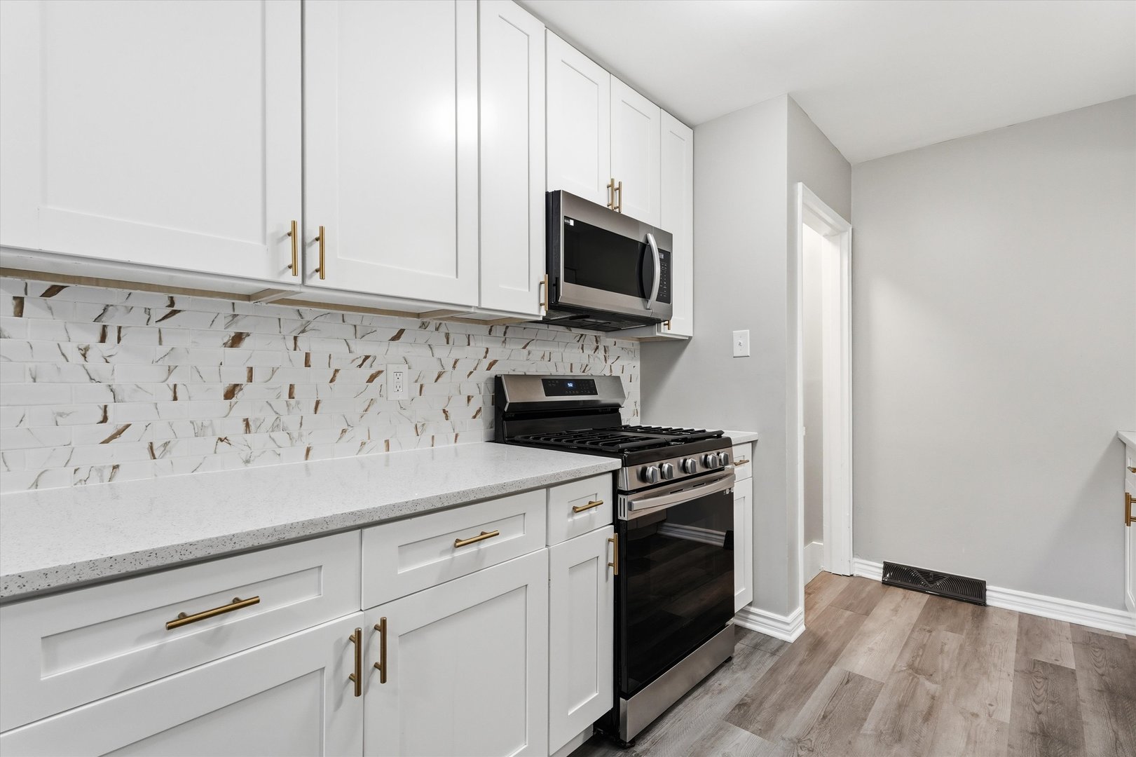 1547 Forest Avenue Property Photo 8