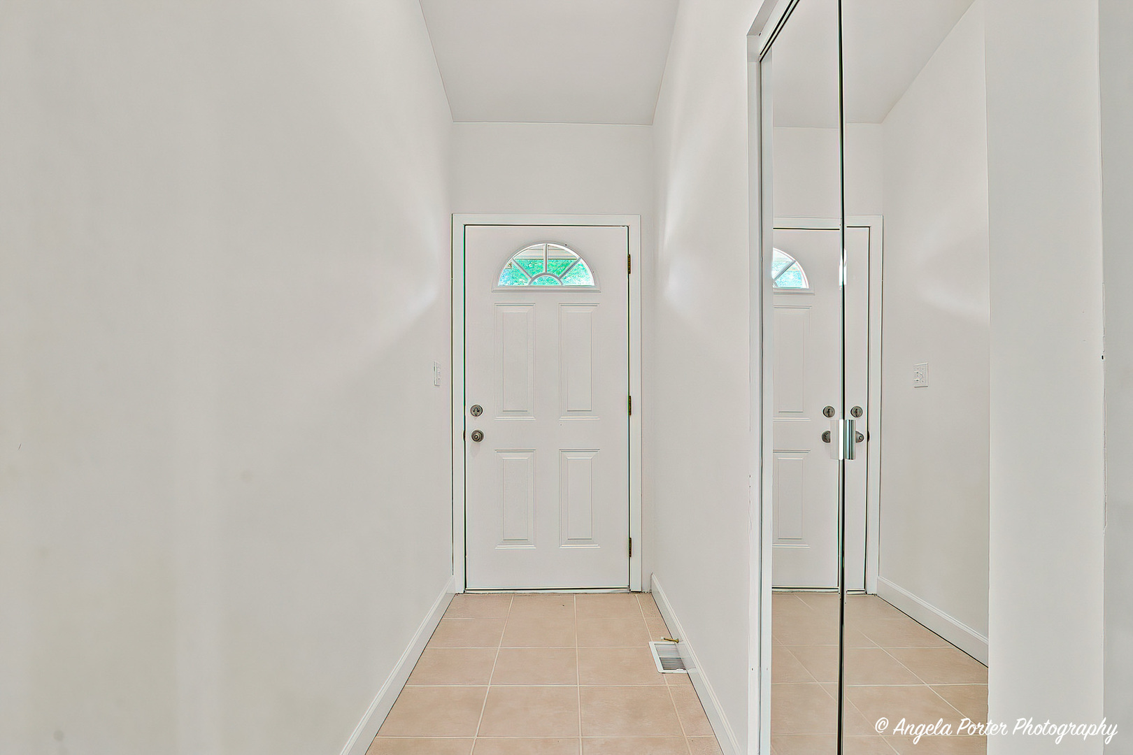 3287 Medford Court Property Photo 3