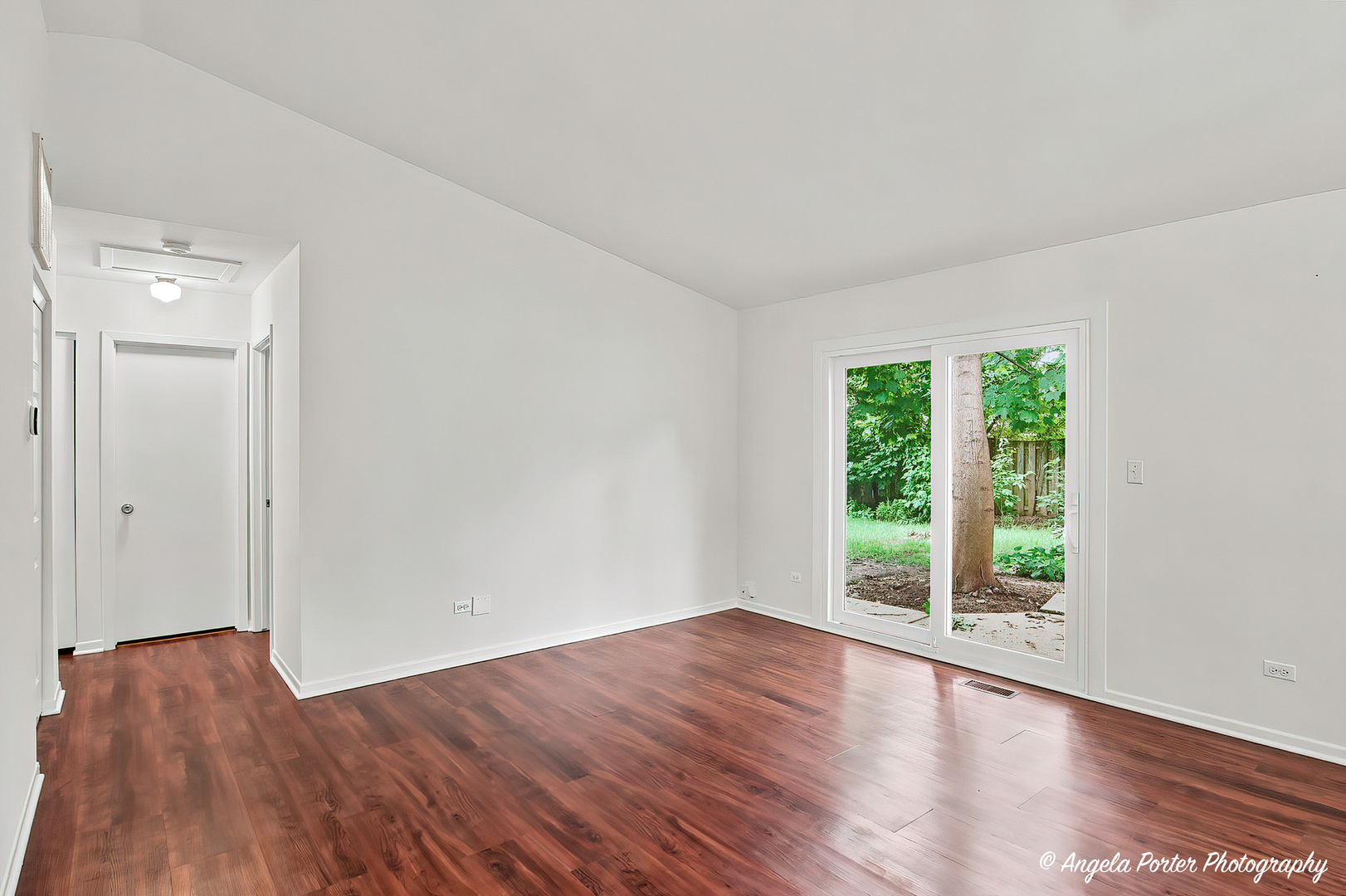 3287 Medford Court Property Photo 6