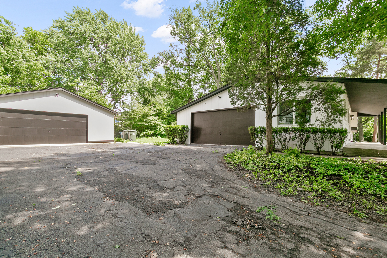 617 S Busse Road Property Photo 2