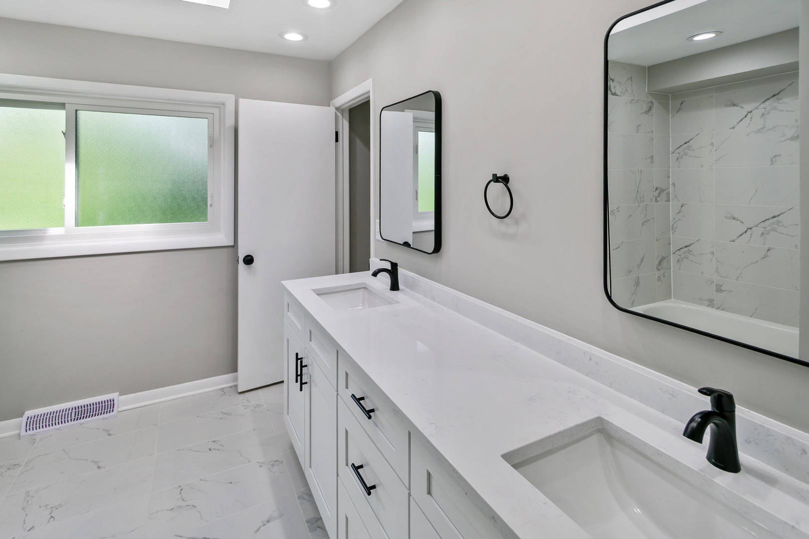 617 S Busse Road Property Photo 9