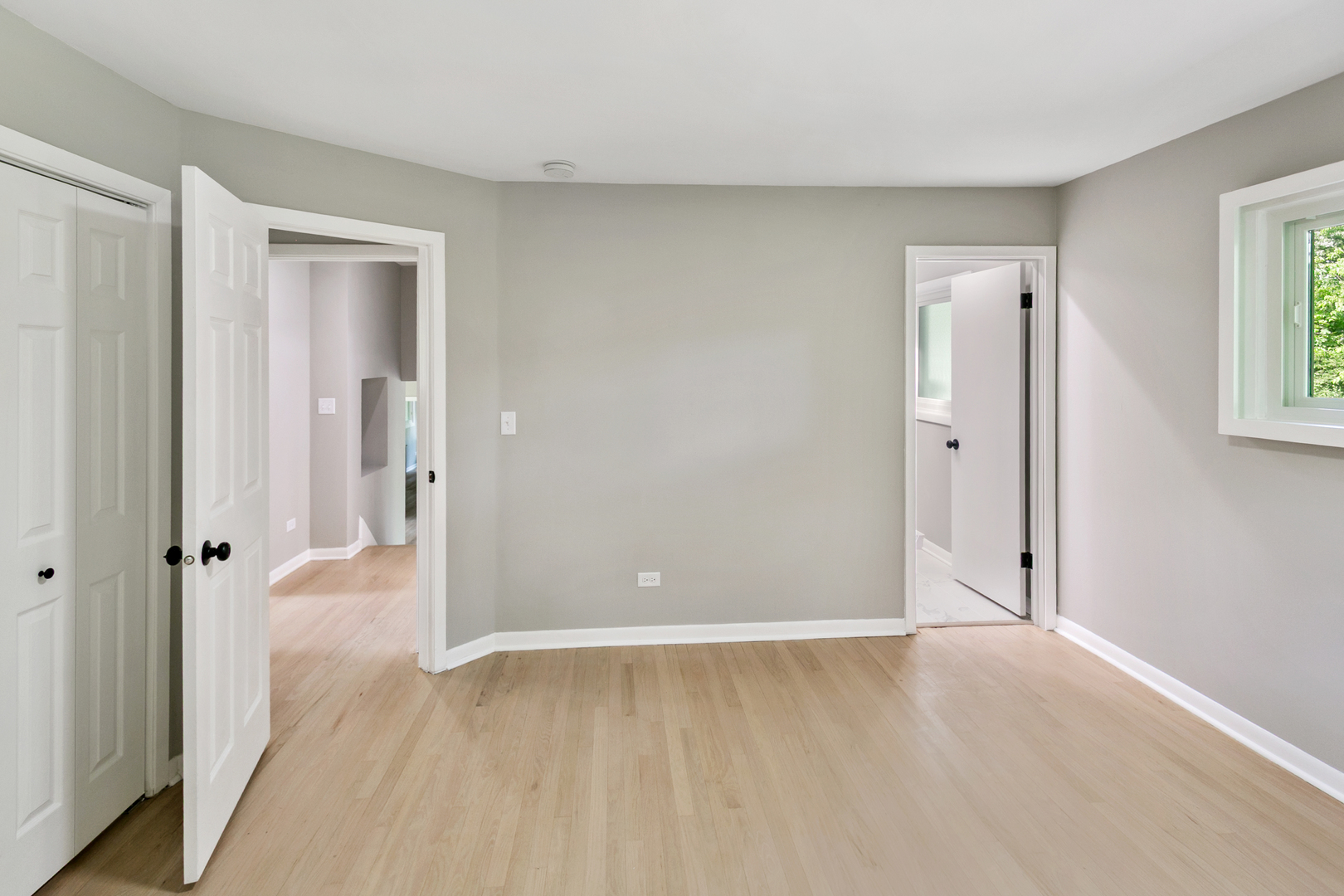 617 S Busse Road Property Photo 10