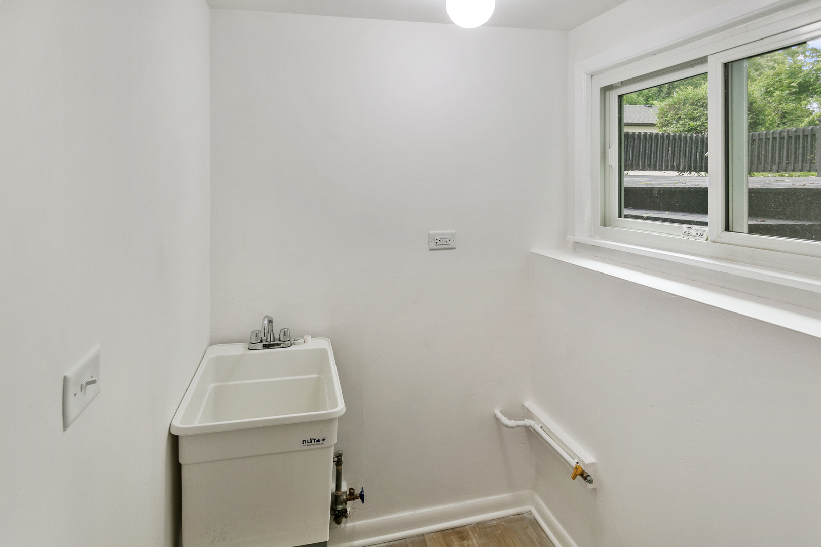 617 S Busse Road Property Photo 15