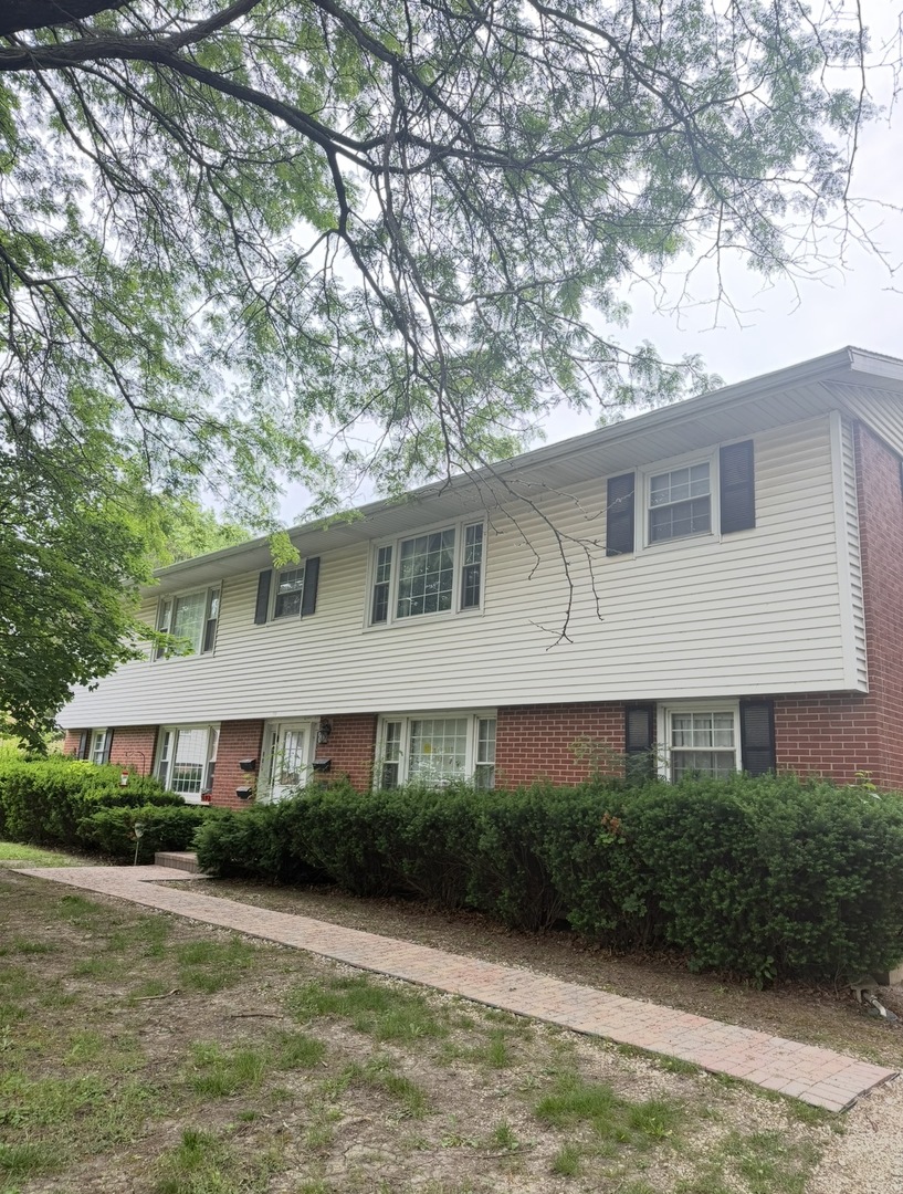 120 CAROLINE Court Property Photo 1