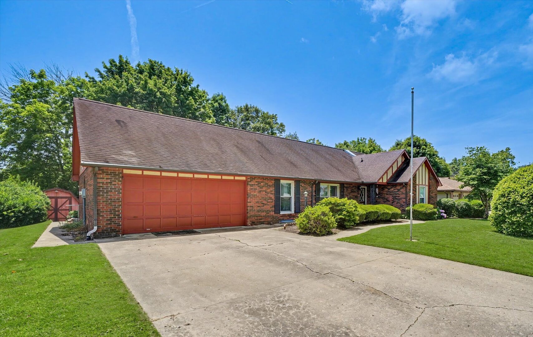 304 Cherokee Drive Property Photo 1