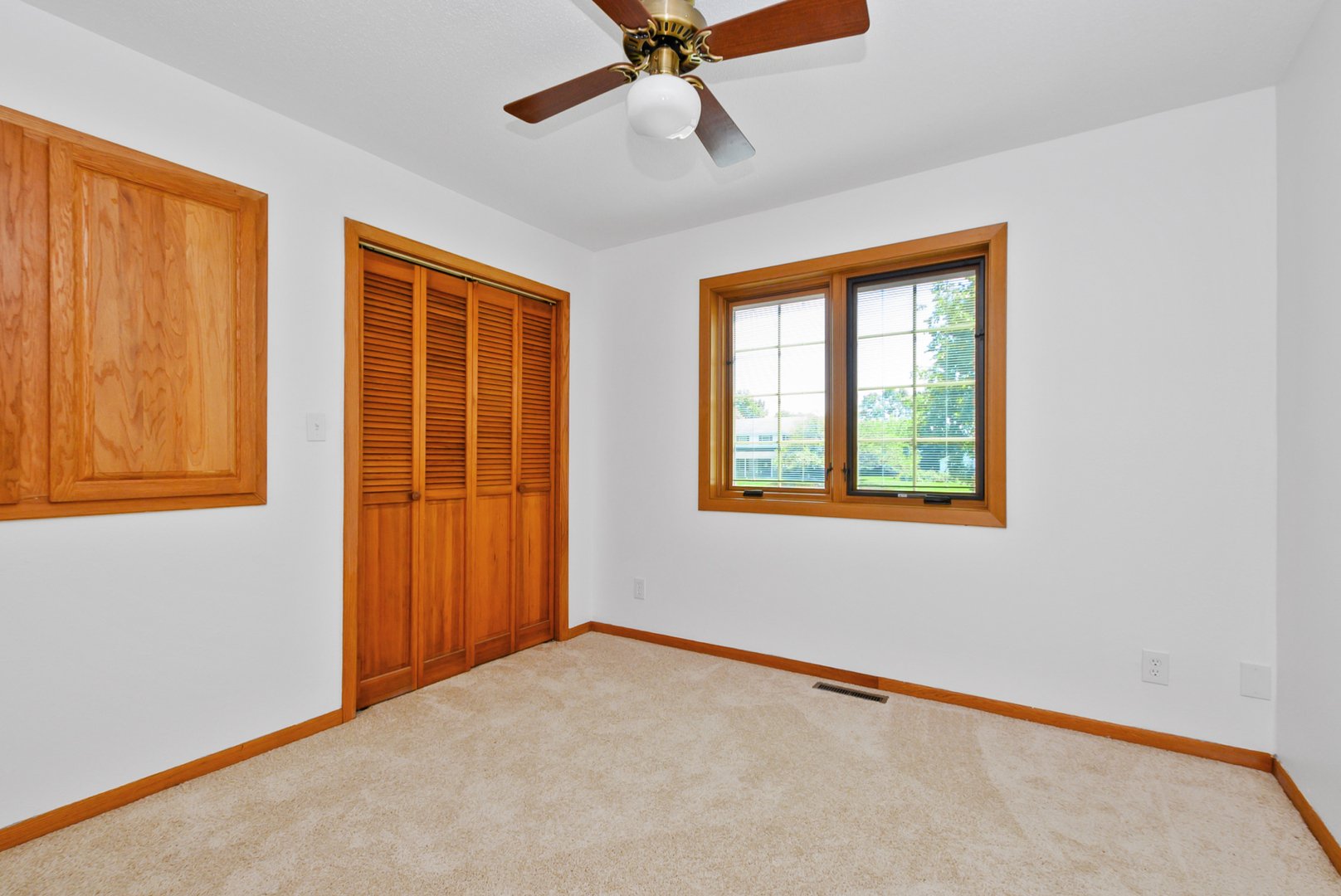 24662 W Red Oak Lane Property Photo 15