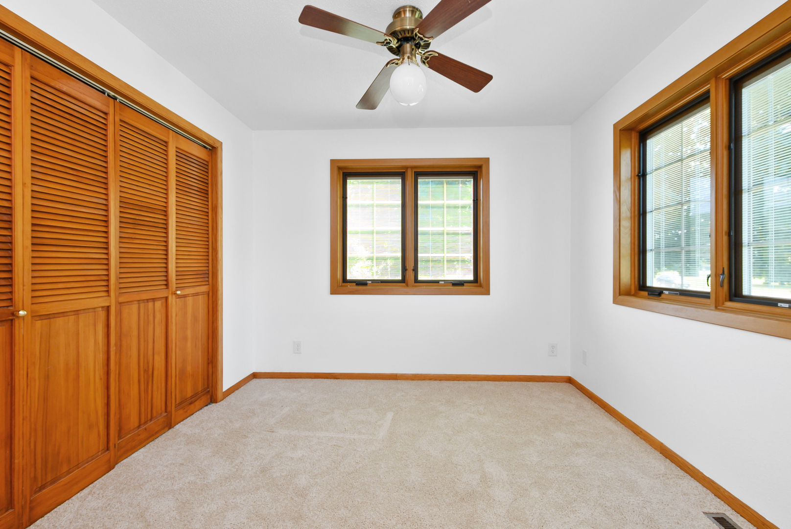 24662 W Red Oak Lane Property Photo 16
