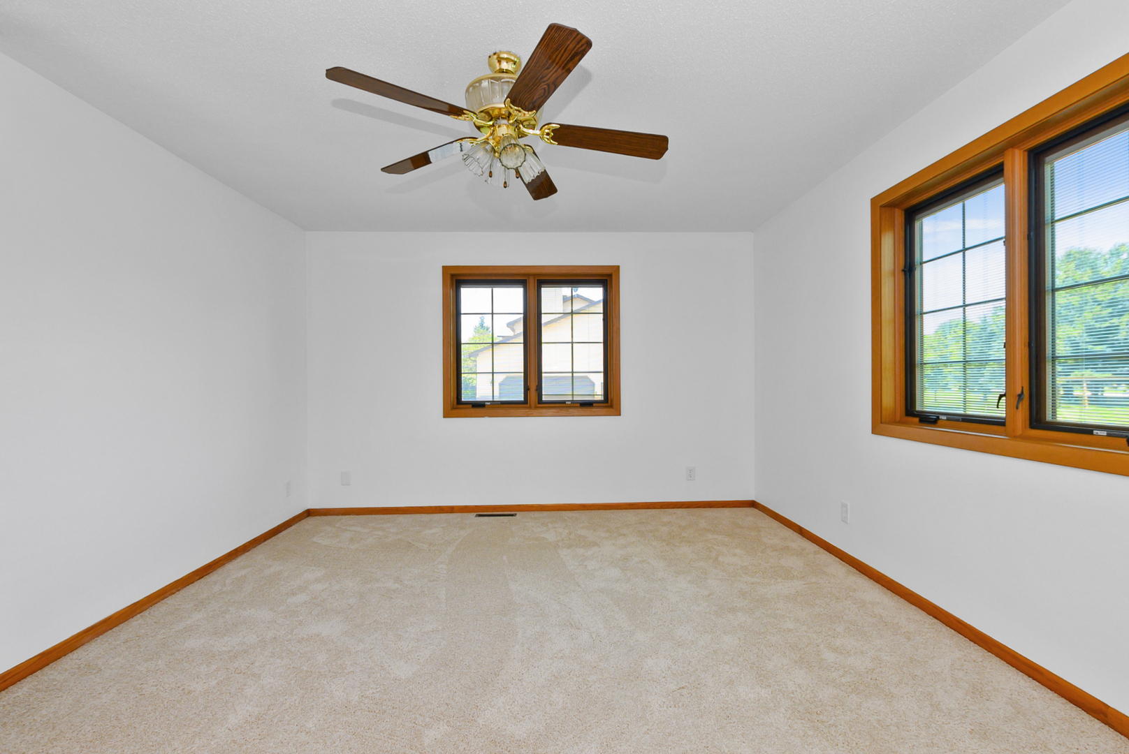 24662 W Red Oak Lane Property Photo 18