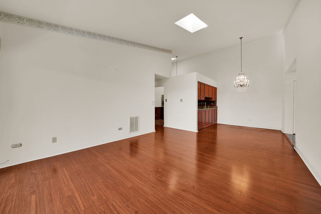4217 W 76th Street 303 Property Photo 5