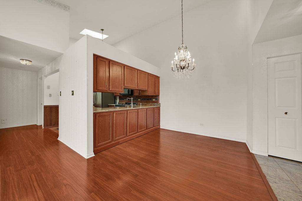 4217 W 76th Street 303 Property Photo 6
