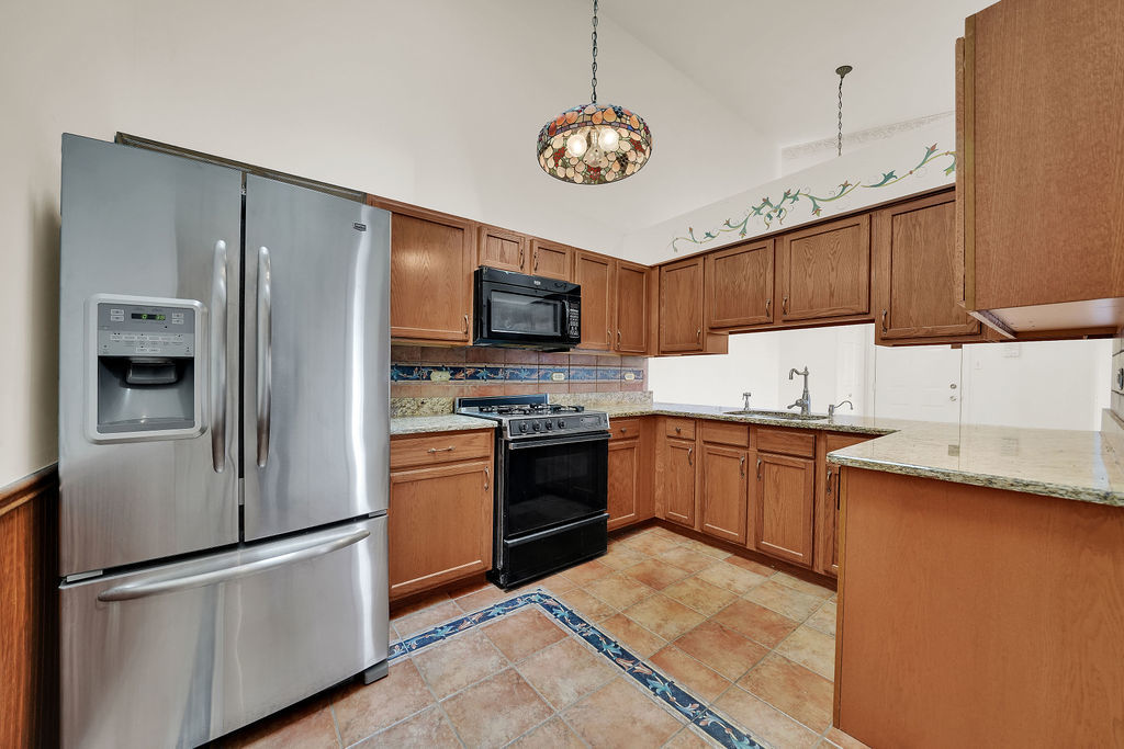 4217 W 76th Street 303 Property Photo 8