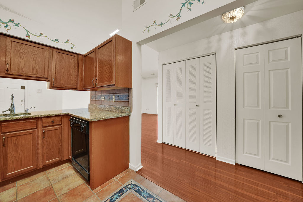 4217 W 76th Street 303 Property Photo 9