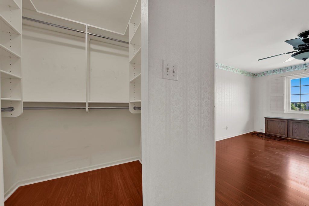 4217 W 76th Street 303 Property Photo 16