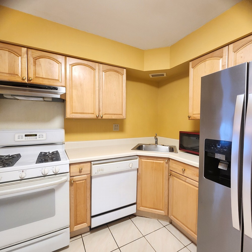 402 Honey Locust Drive Property Photo 6