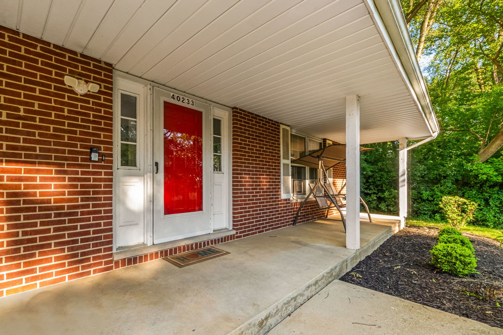 40233 N Lakeview Avenue Property Photo 2