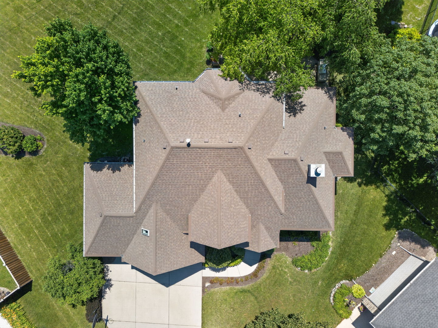 604 Hampton Court Property Photo 4