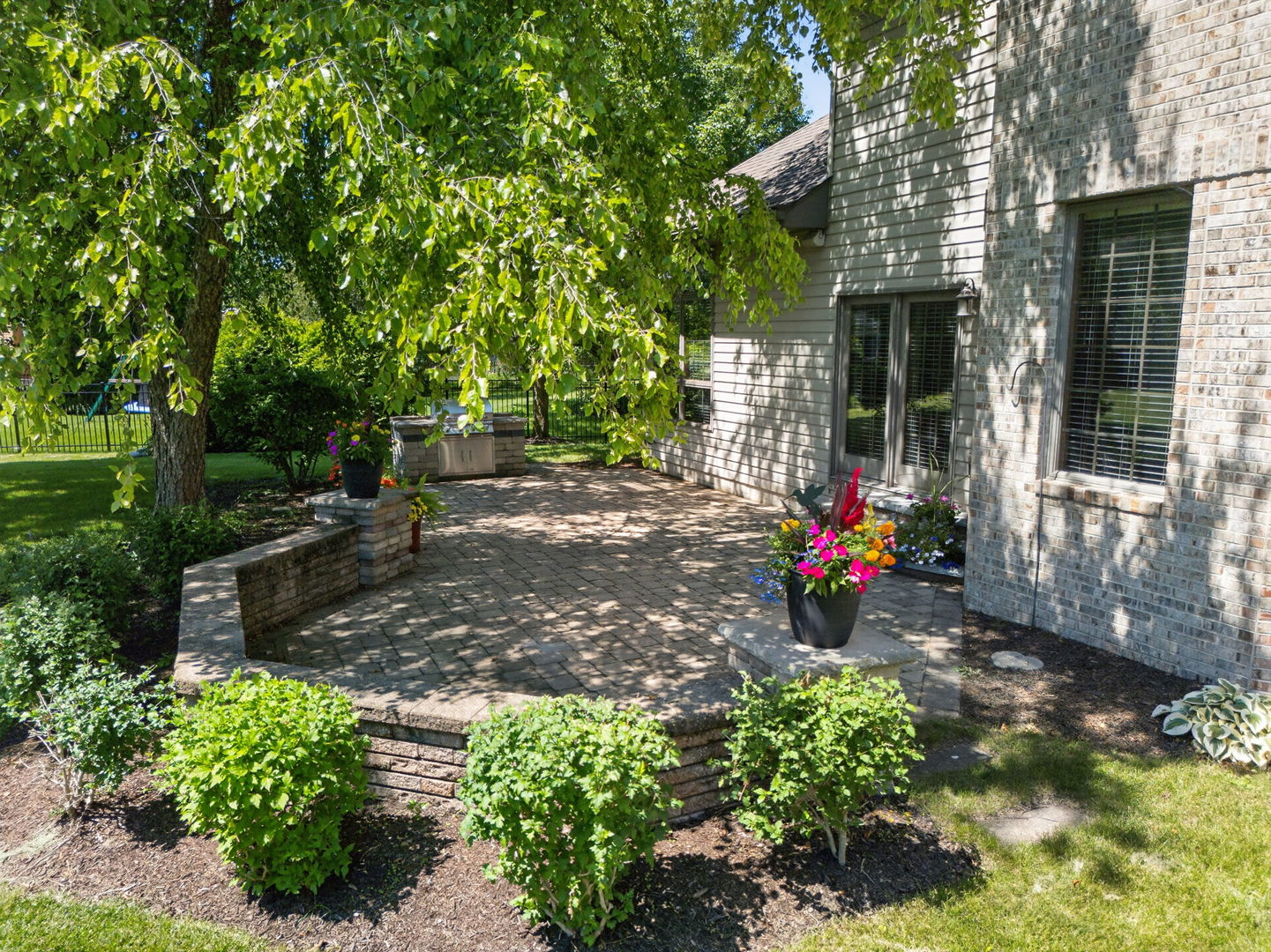 604 Hampton Court Property Photo 5
