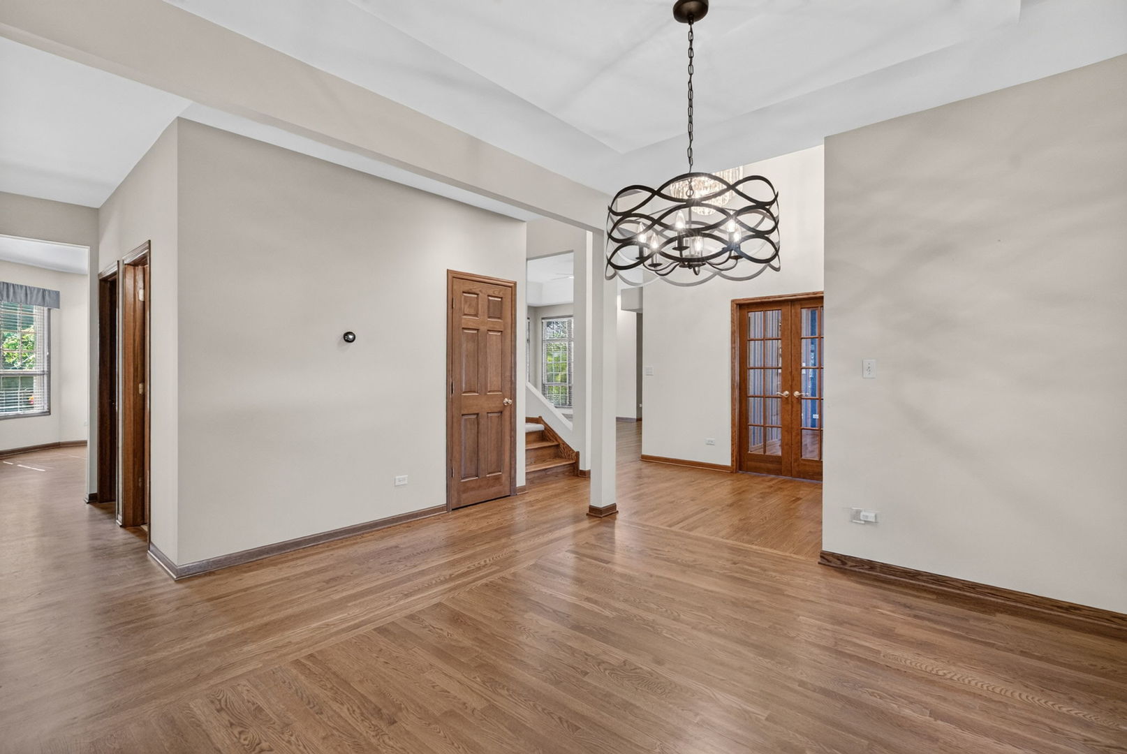 604 Hampton Court Property Photo 8