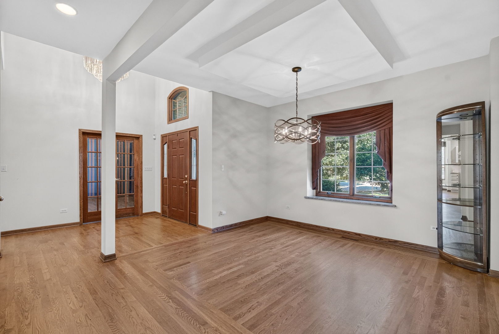 604 Hampton Court Property Photo 9