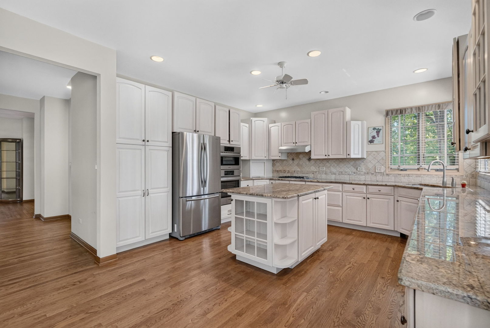 604 Hampton Court Property Photo 12