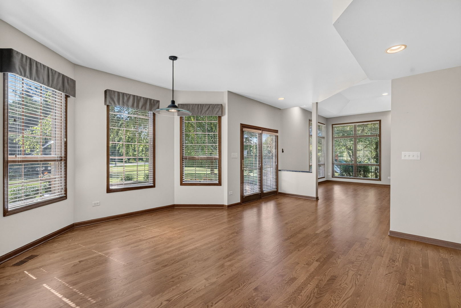 604 Hampton Court Property Photo 14