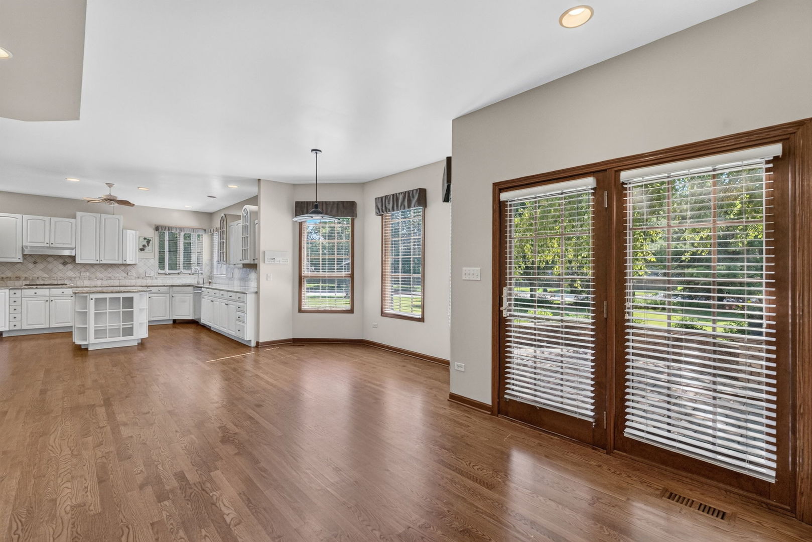 604 Hampton Court Property Photo 16