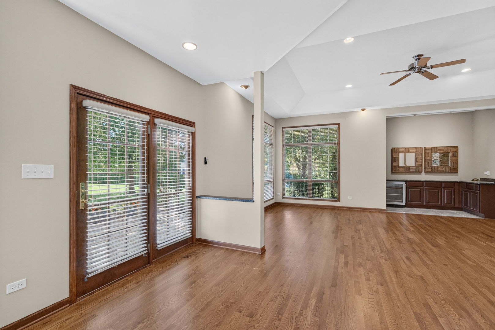 604 Hampton Court Property Photo 17