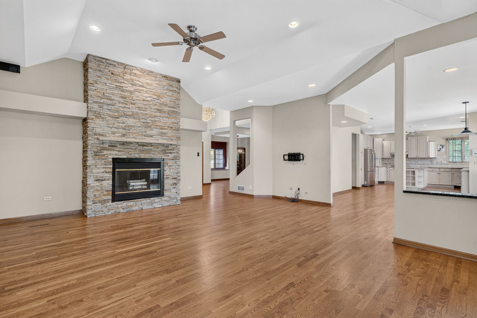 604 Hampton Court Property Photo 19