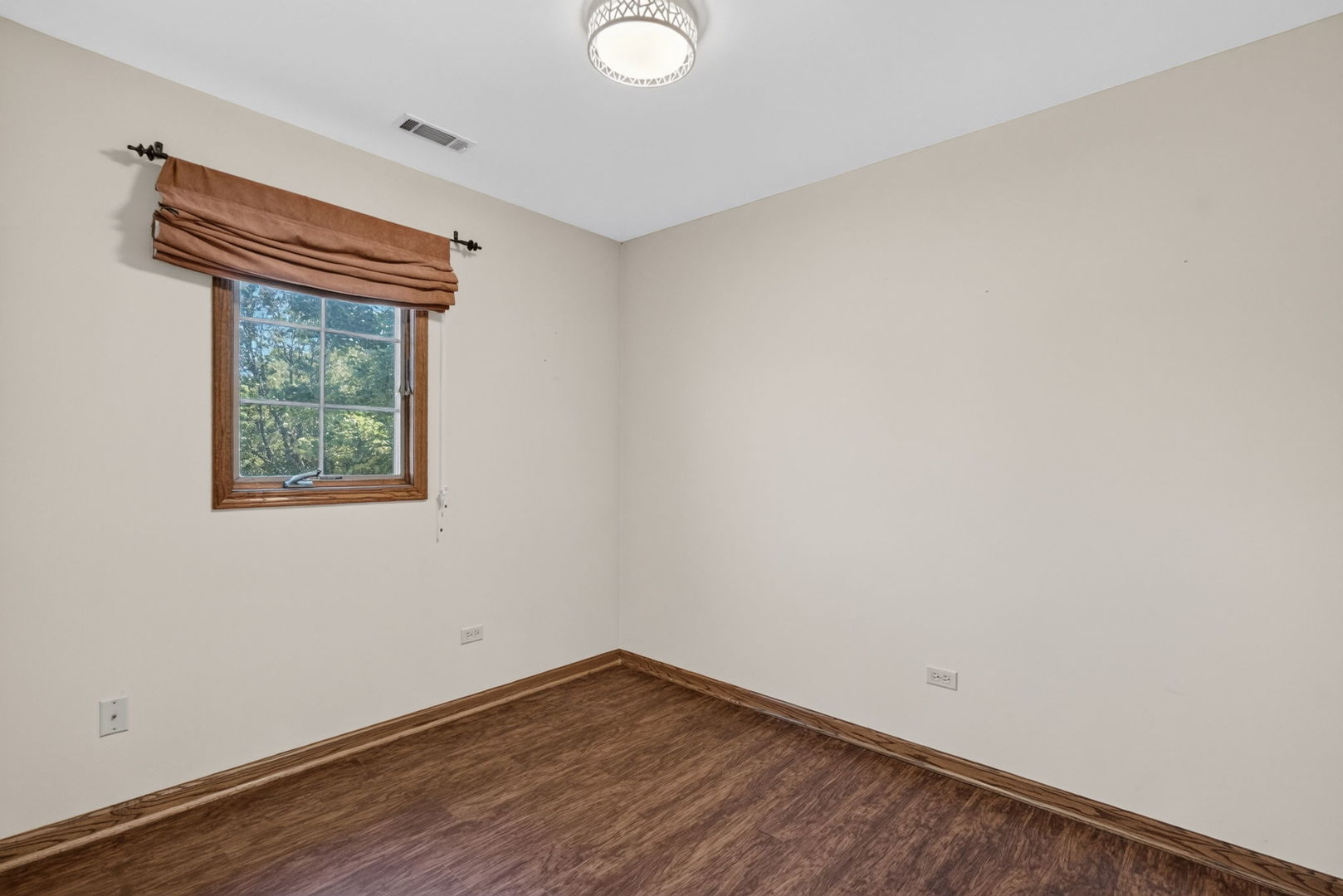 604 Hampton Court Property Photo 23