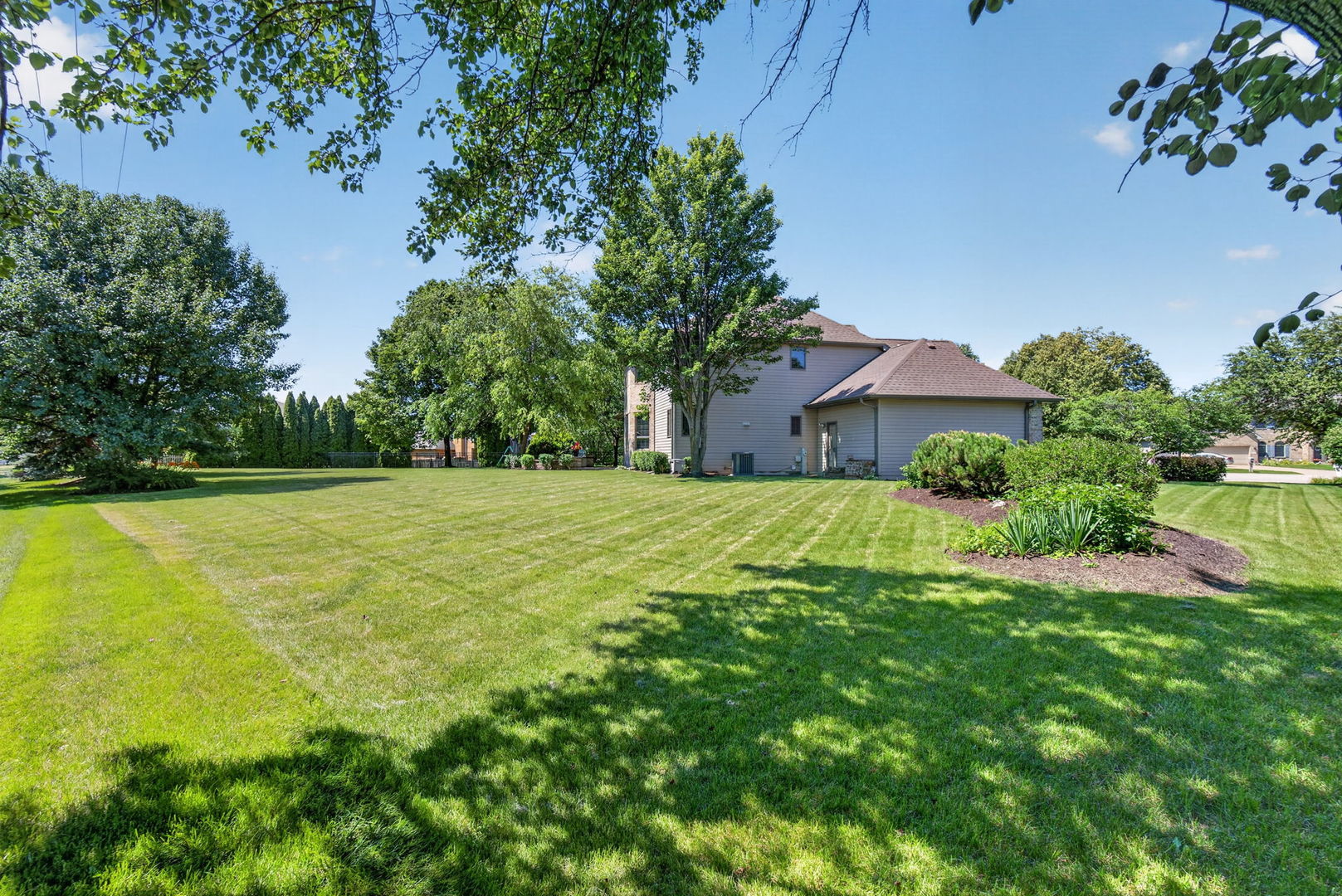 604 Hampton Court Property Photo 38