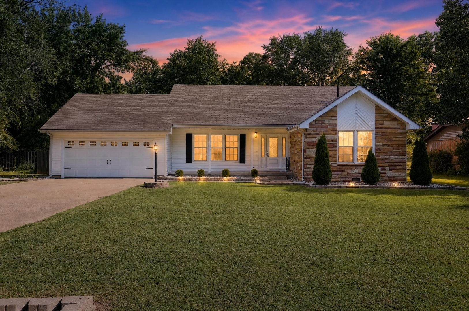 1004 E Illinois Street Property Photo 1