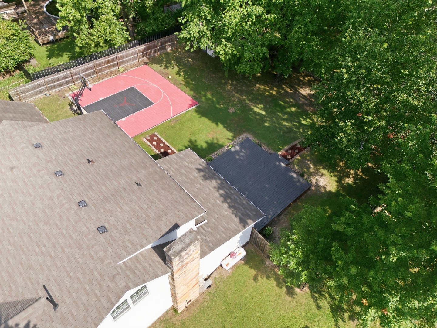 1004 E Illinois Street Property Photo 3