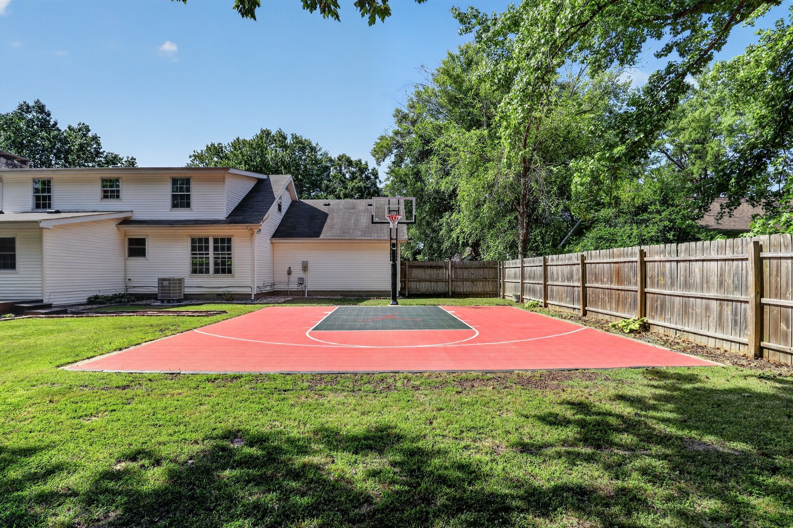 1004 E Illinois Street Property Photo 4